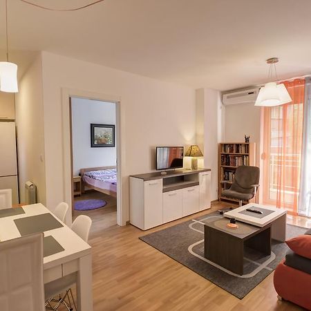 Sekula'S City Center Apartment Белград Экстерьер фото