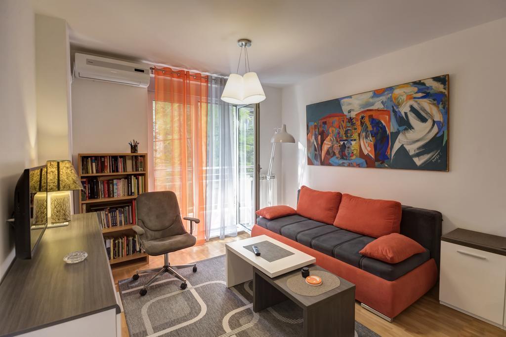 Sekula'S City Center Apartment Белград Экстерьер фото